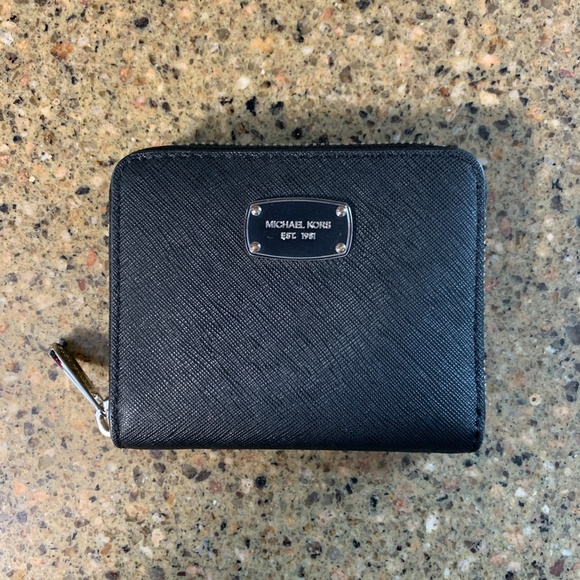 Michael Kors Handbags - Michael Kors Wallet Like New!